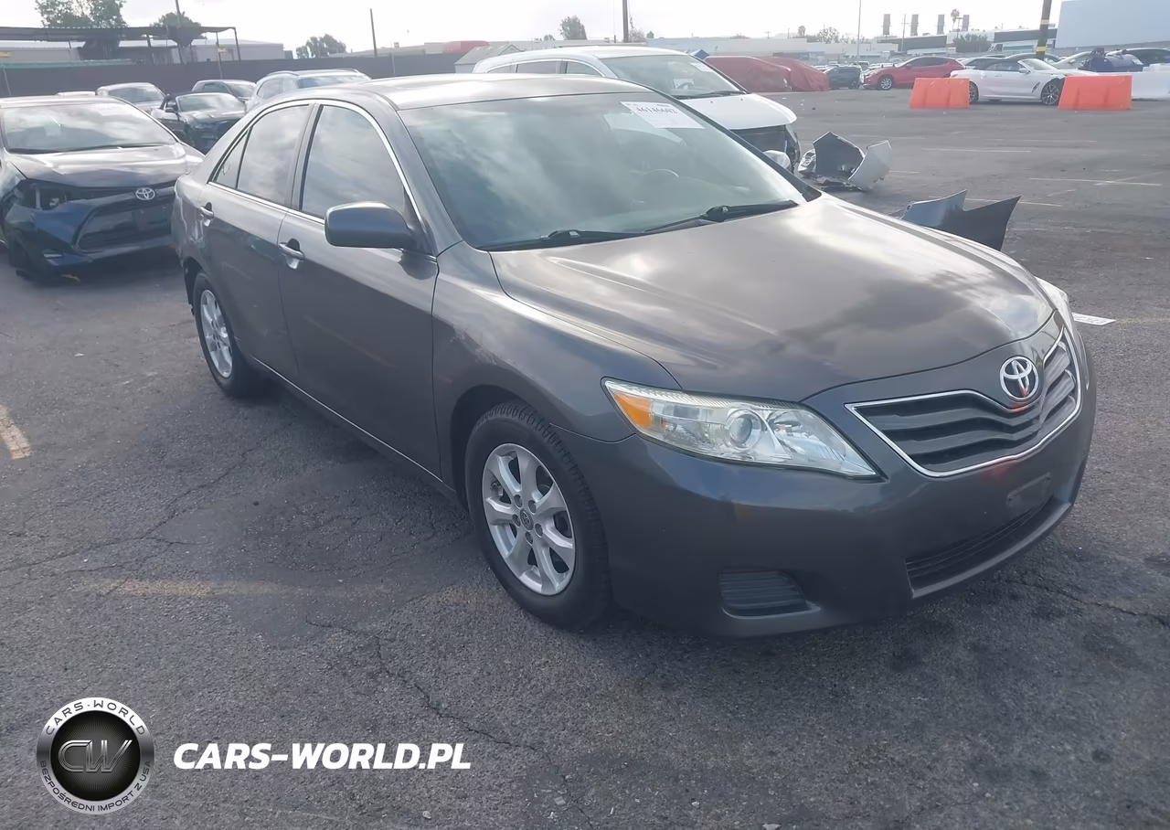 2011 Toyota Camry Le – zdjęcie 1 z 13