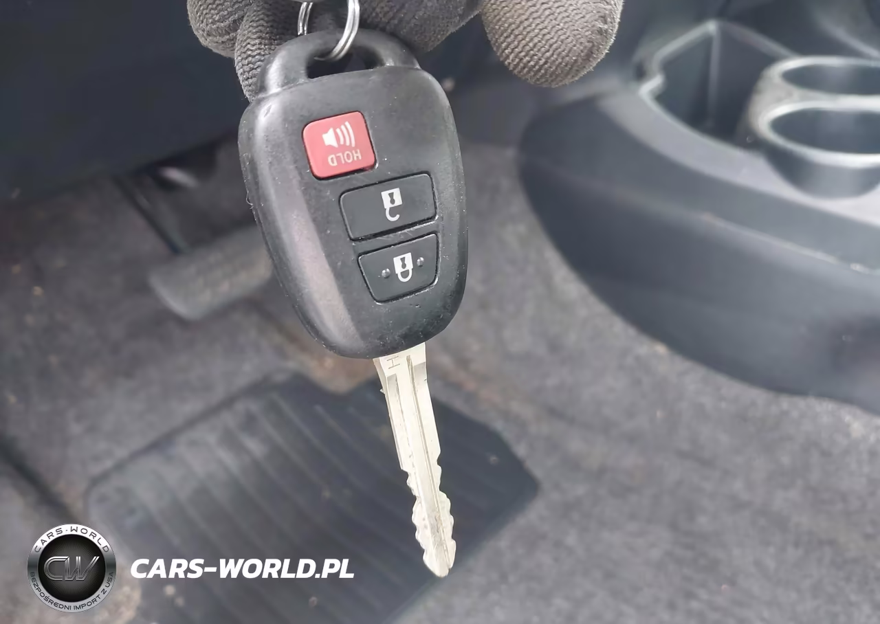 2016 Toyota Prius C Two VIN:JTDKDTB3XG1130992 - 11