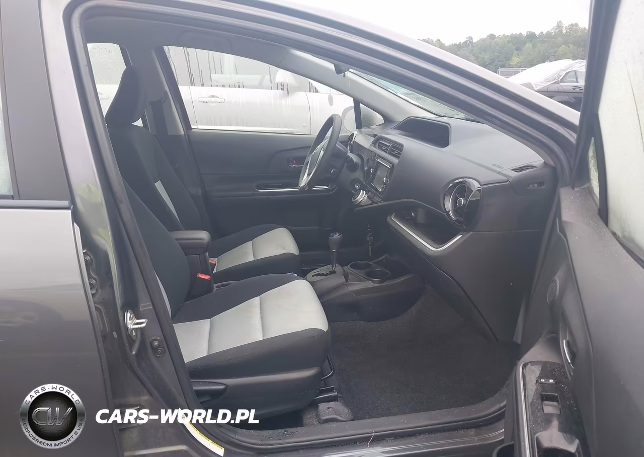 2016 Toyota Prius C Two VIN:JTDKDTB3XG1130992 - 5