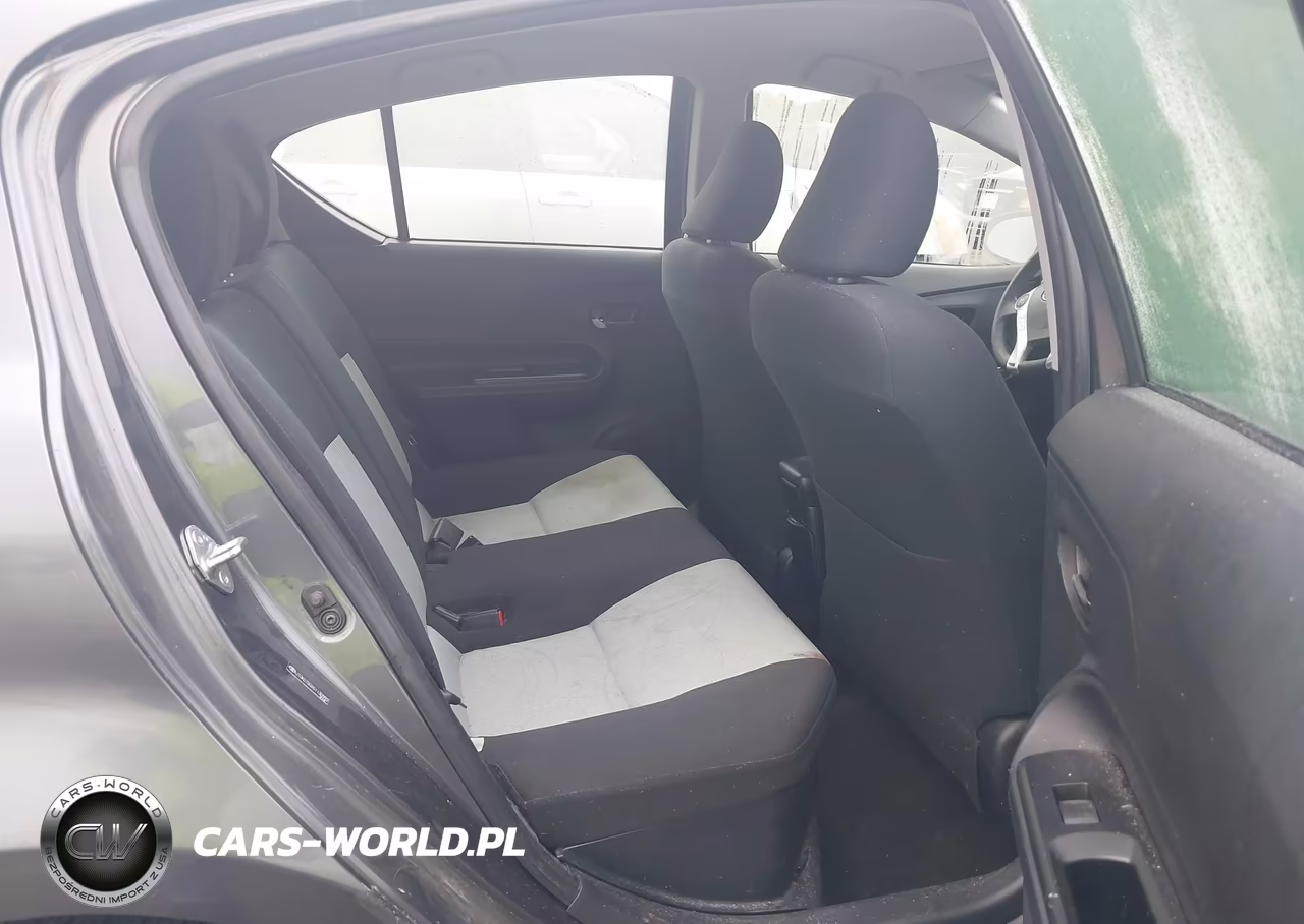 2016 Toyota Prius C Two VIN:JTDKDTB3XG1130992 - 8