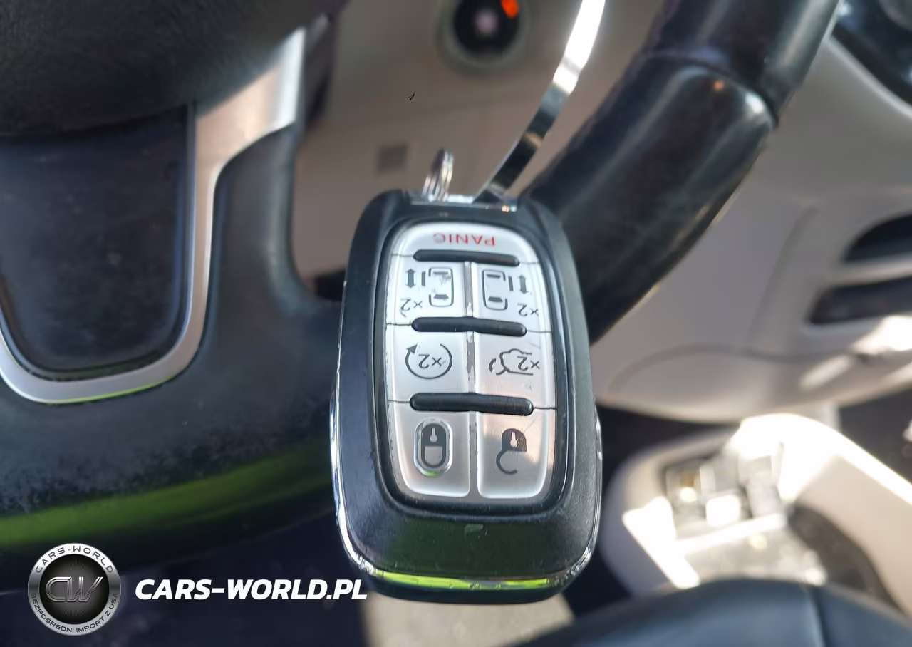 2018 Chrysler Pacifica Touring L Plus VIN:2C4RC1EG4JR226656 - 11
