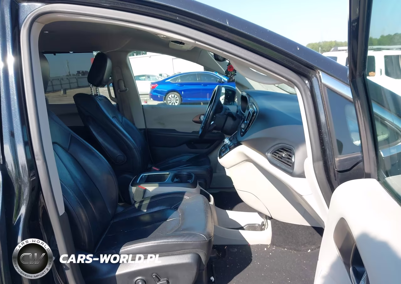 2018 Chrysler Pacifica Touring L Plus VIN:2C4RC1EG4JR226656 - 5