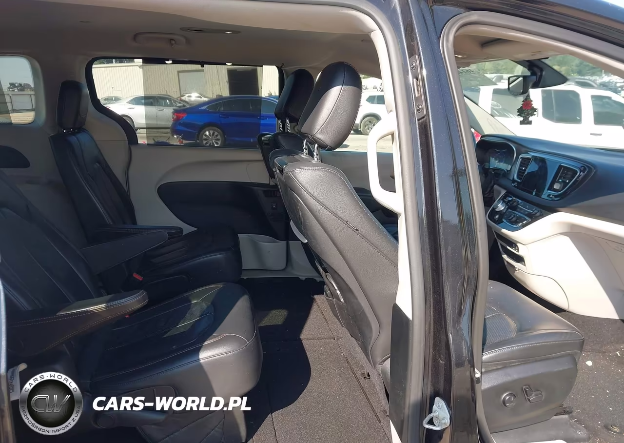 2018 Chrysler Pacifica Touring L Plus VIN:2C4RC1EG4JR226656 - 8