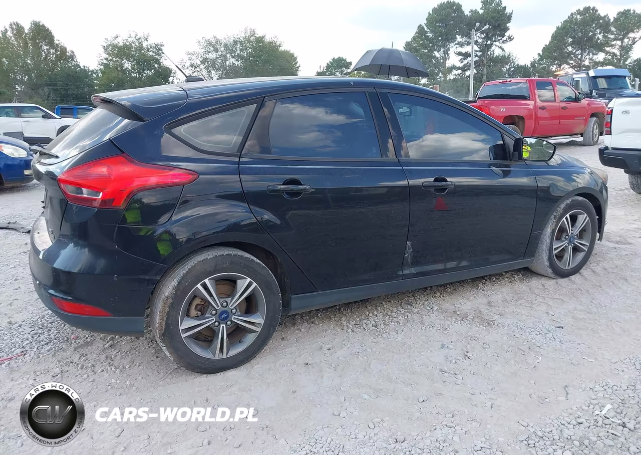 2016 Ford Focus Se VIN:1FADP3KE9GL401861 - 4