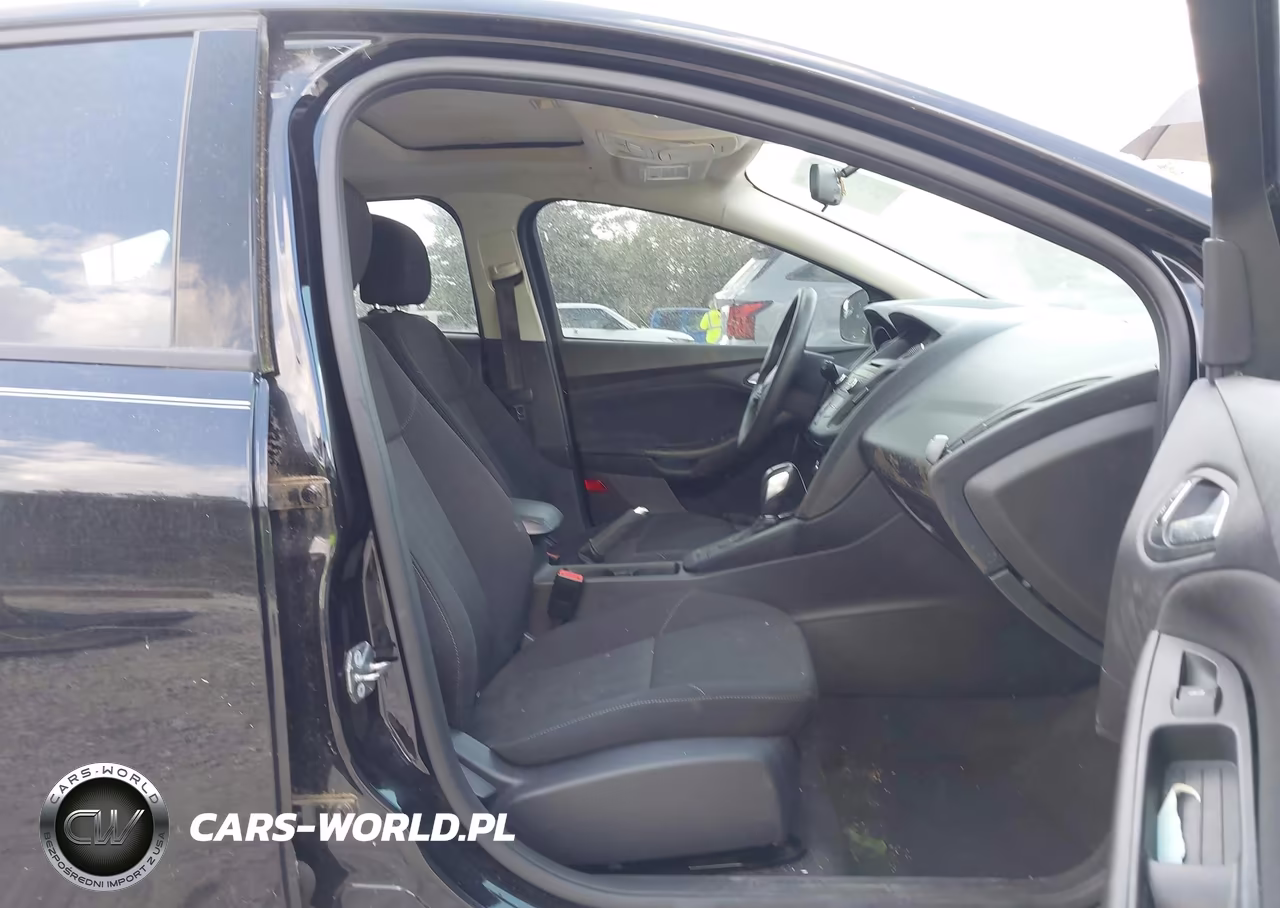 2016 Ford Focus Se VIN:1FADP3KE9GL401861 - 5