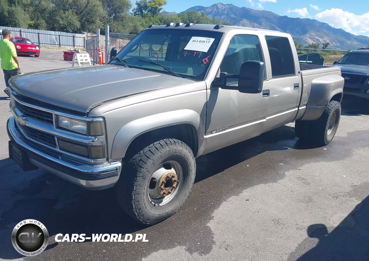 2000 Chevrolet K3500 VIN:1GCHK33J9YF444621 - 2