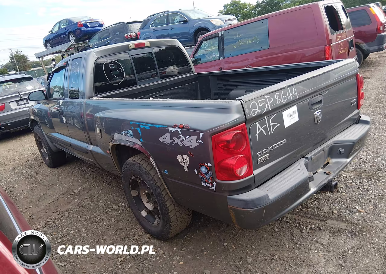 2005 Dodge Dakota Laramie VIN:1D7HW52N95S170639 - 3