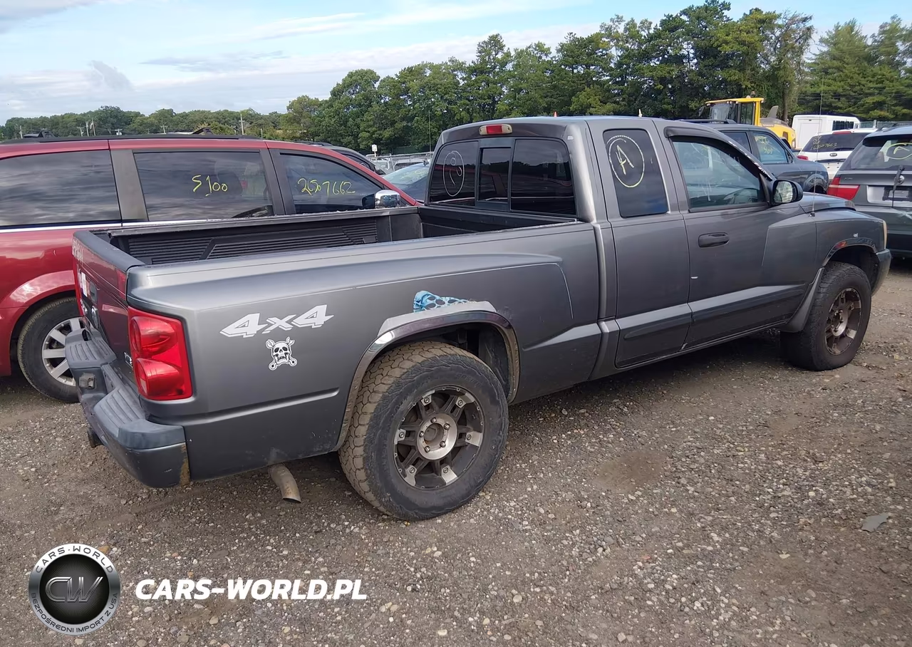 2005 Dodge Dakota Laramie VIN:1D7HW52N95S170639 - 4