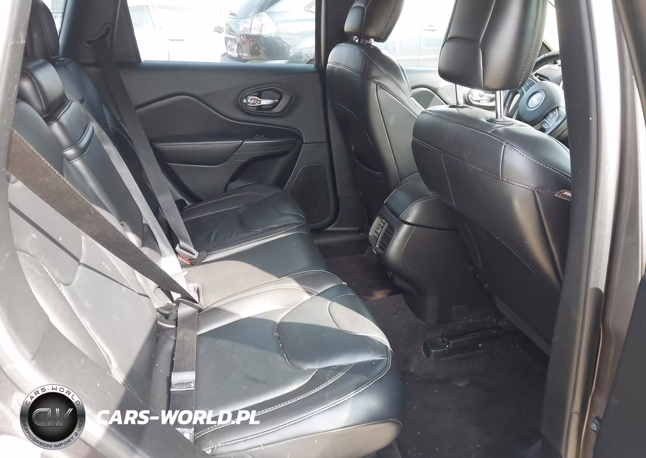 2017 Jeep Cherokee Limited 4X4 VIN:1C4PJMDBXHW519774 - 8