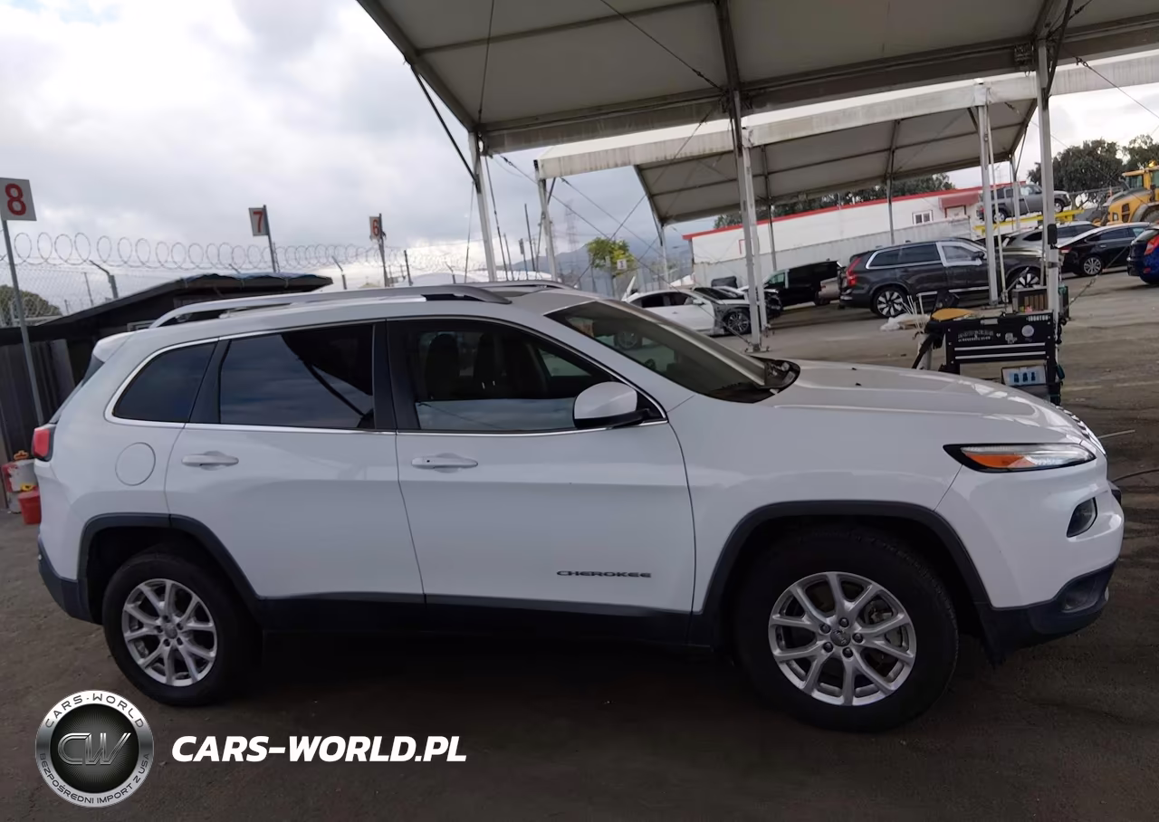2015 Jeep Cherokee Latitude VIN:1C4PJMCB5FW687630 - 16