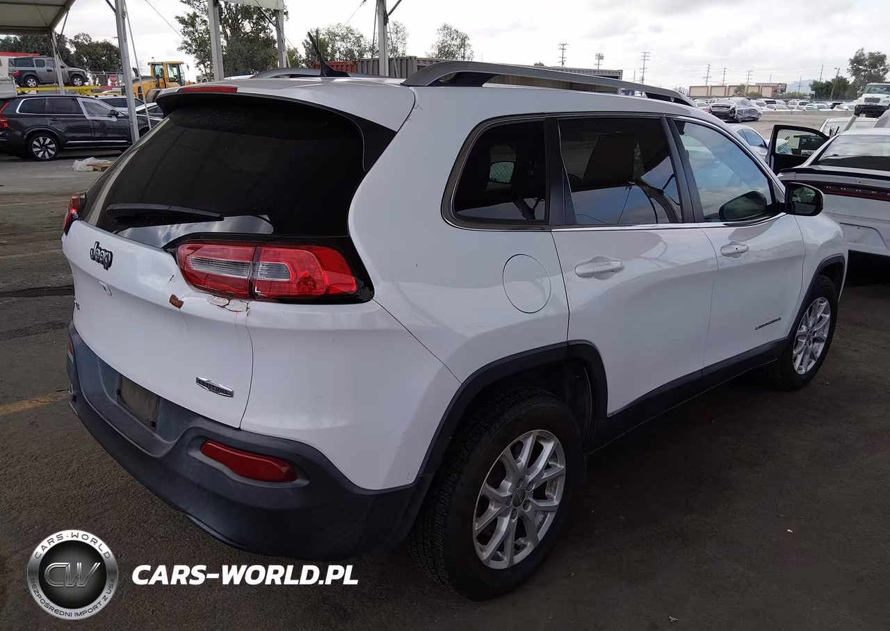 2015 Jeep Cherokee Latitude VIN:1C4PJMCB5FW687630 - 4