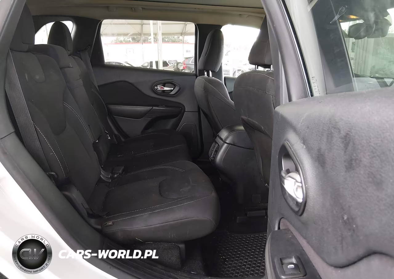 2015 Jeep Cherokee Latitude VIN:1C4PJMCB5FW687630 - 8