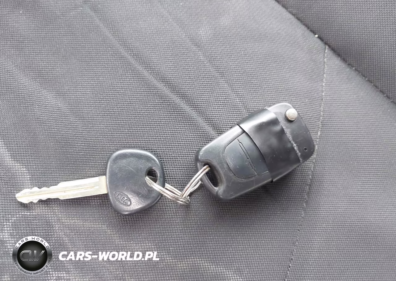 2013 Kia Soul + VIN:KNDJT2A65D7570664 - 11