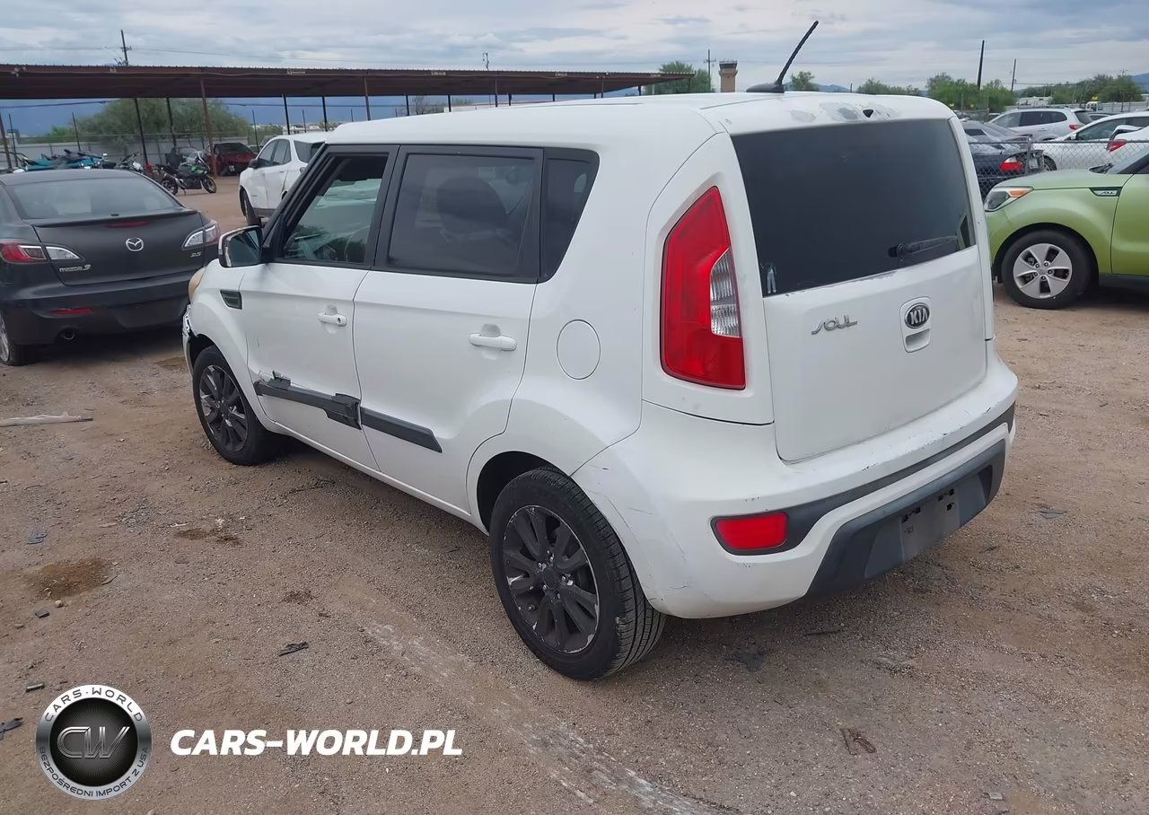 2013 Kia Soul + VIN:KNDJT2A65D7570664 - 3