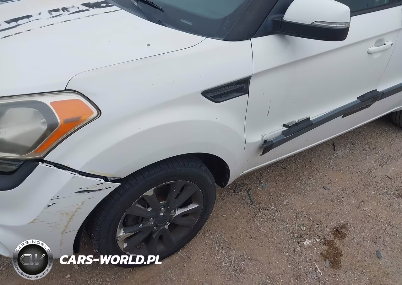 2013 Kia Soul + VIN:KNDJT2A65D7570664 - 6