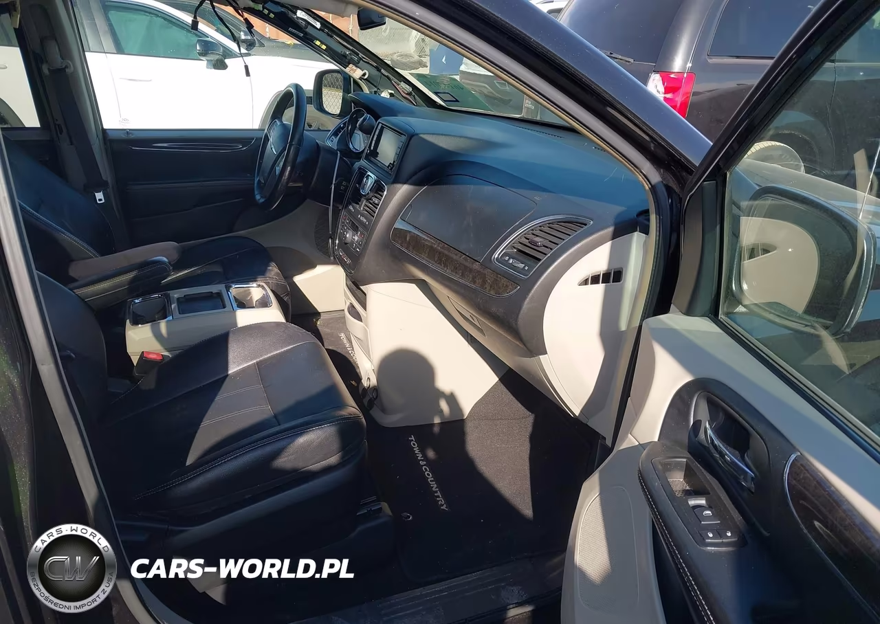 2015 Chrysler Town & Country Touring VIN:2C4RC1BG3FR560432 - 5