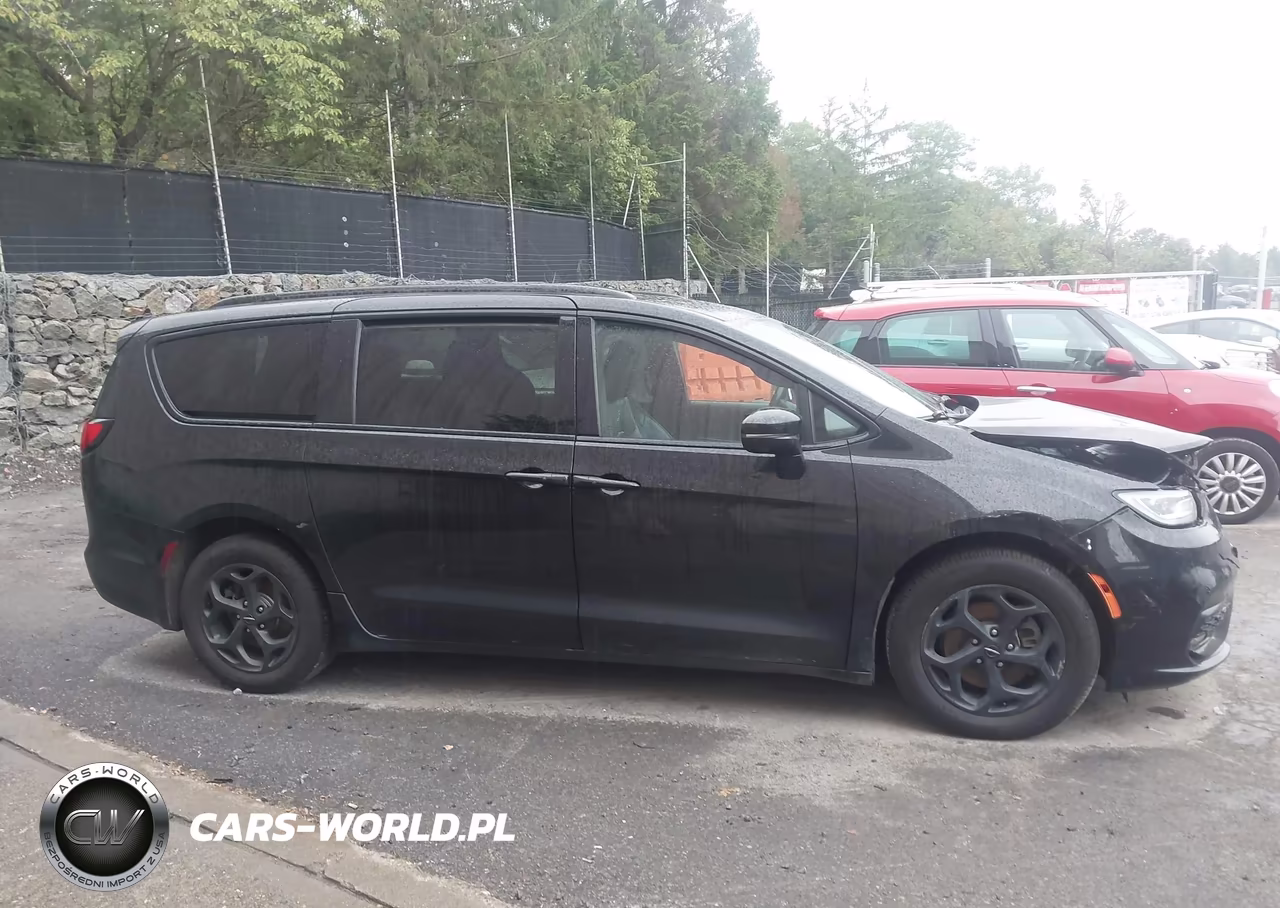 2021 Chrysler Pacifica Hybrid Limited VIN:2C4RC1S7XMR586541 - 13