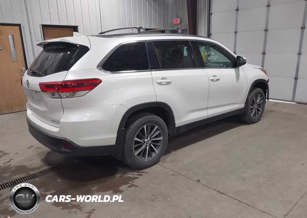 2019 Toyota Highlander Xle VIN:5TDJZRFH6KS565106 - 4