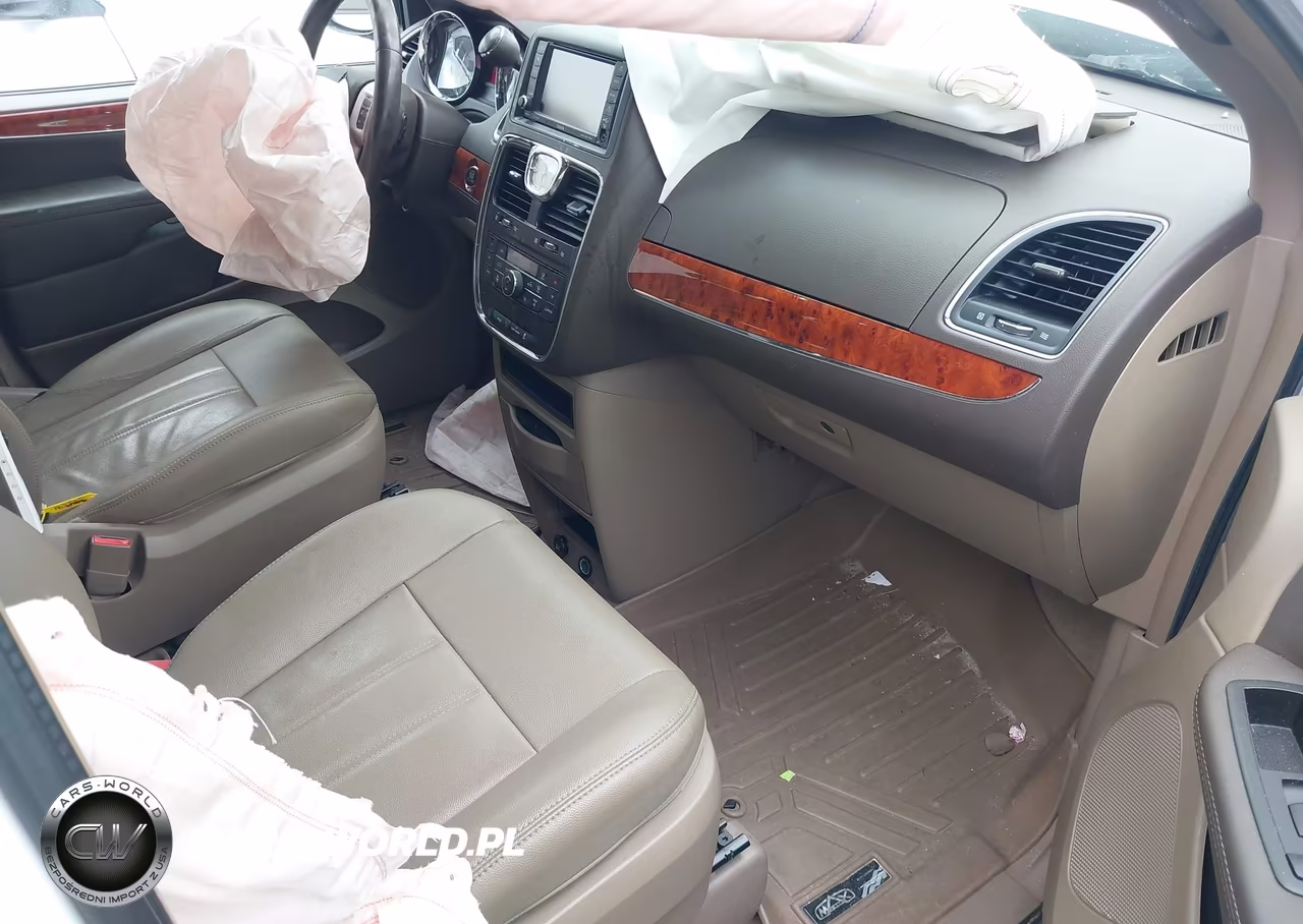 2016 Chrysler Town & Country Touring VIN:2C4RC1BG4GR151096 - 5