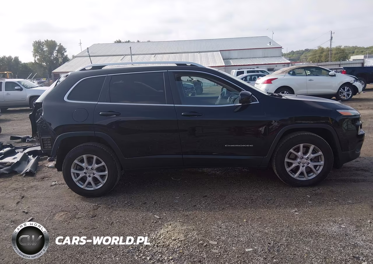 2017 Jeep Cherokee Latitude 4X4 VIN:1C4PJMCS2HD217974 - 14