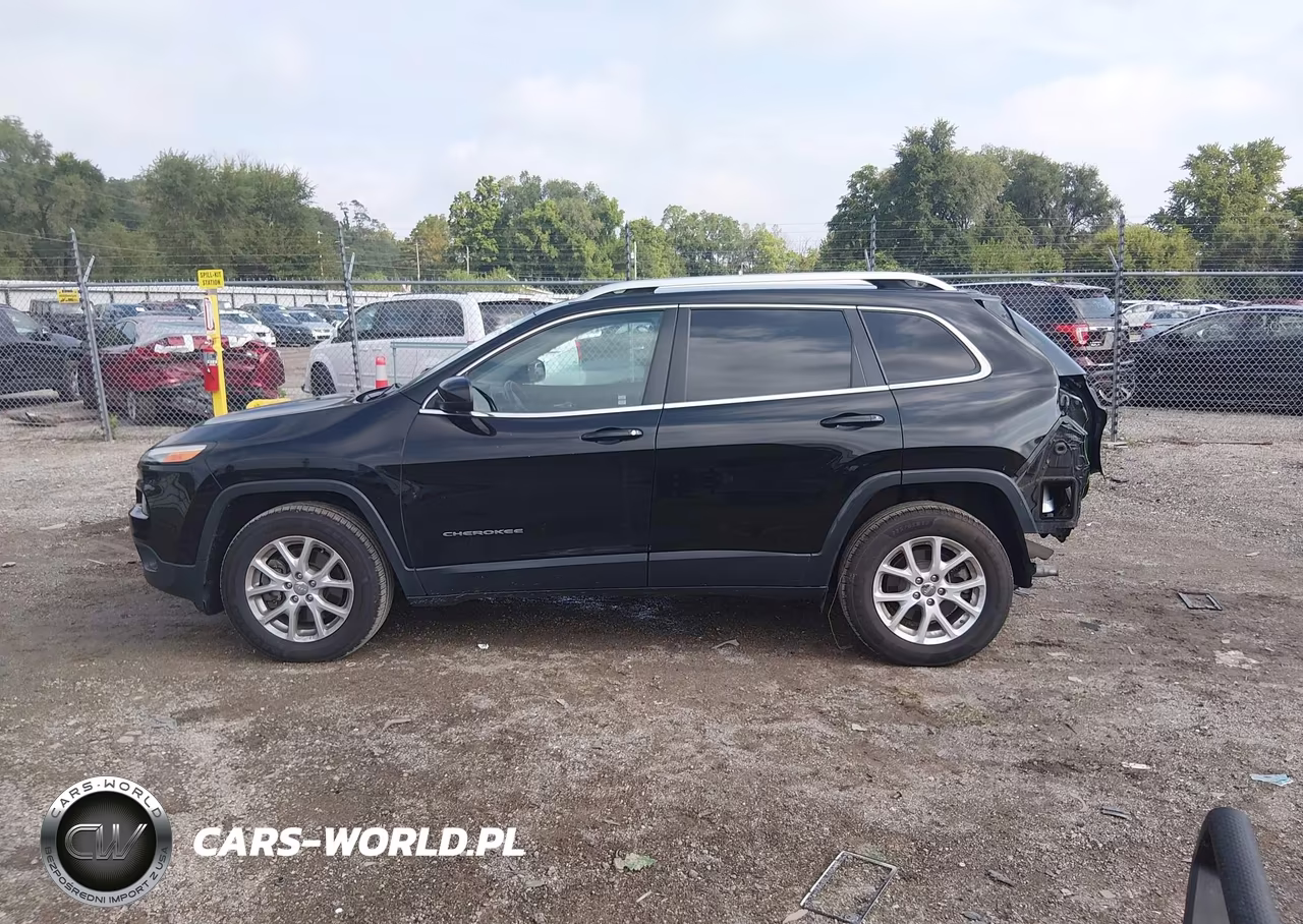 2017 Jeep Cherokee Latitude 4X4 VIN:1C4PJMCS2HD217974 - 15
