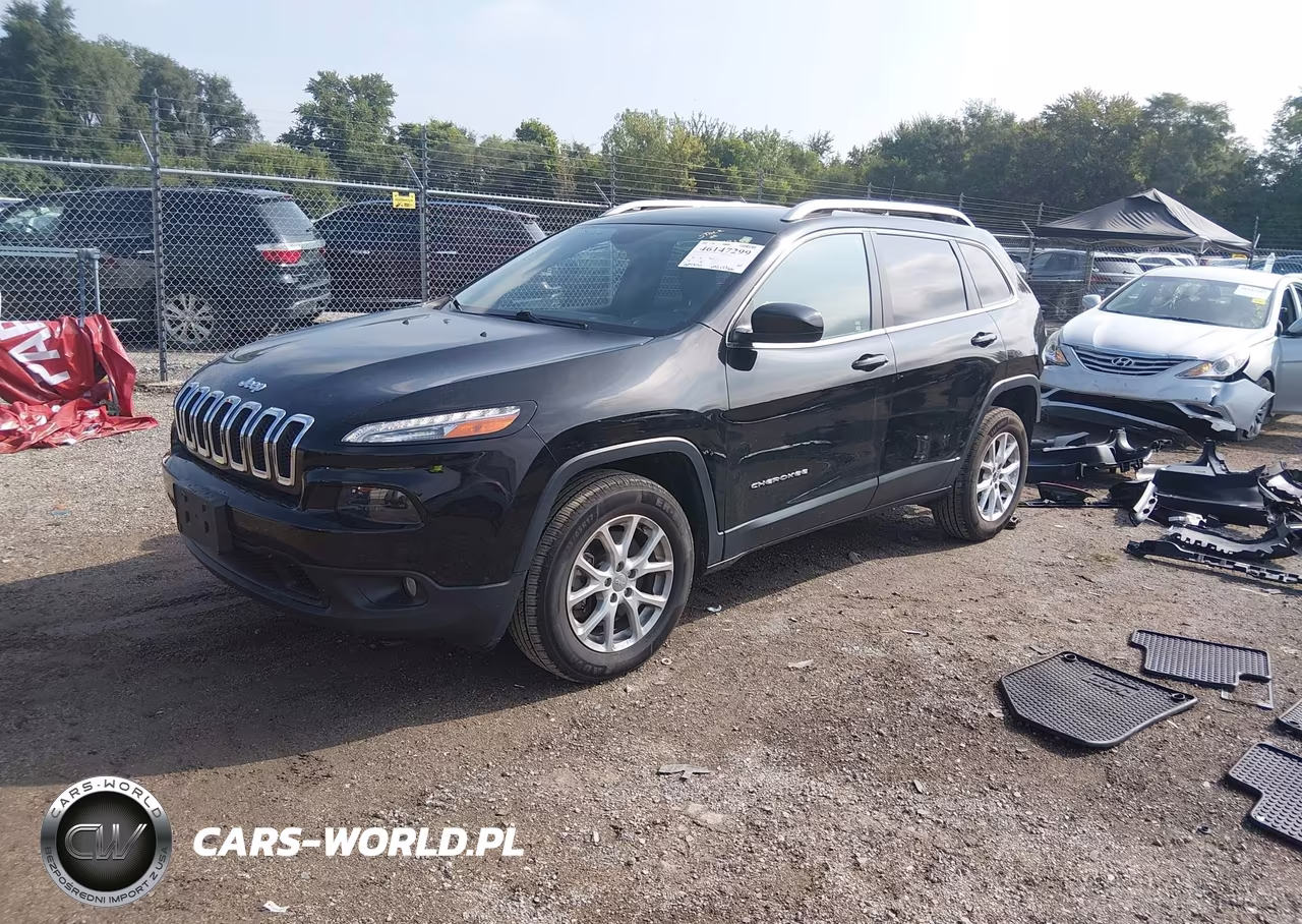 2017 Jeep Cherokee Latitude 4X4 VIN:1C4PJMCS2HD217974 - 2