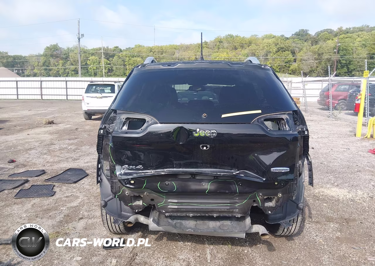 2017 Jeep Cherokee Latitude 4X4 VIN:1C4PJMCS2HD217974 - 6