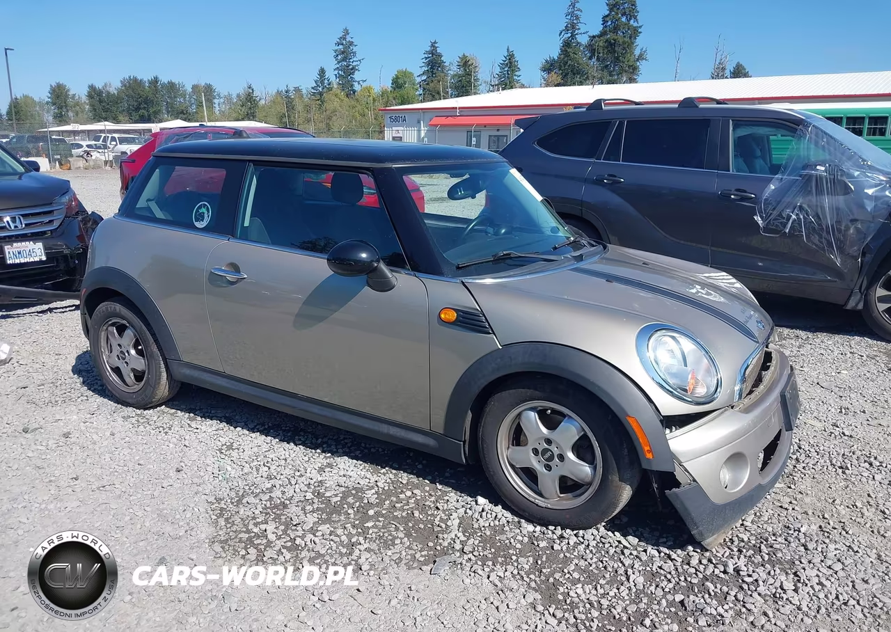 2008 Mini Cooper VIN:WMWMF33538TT67295 - 1