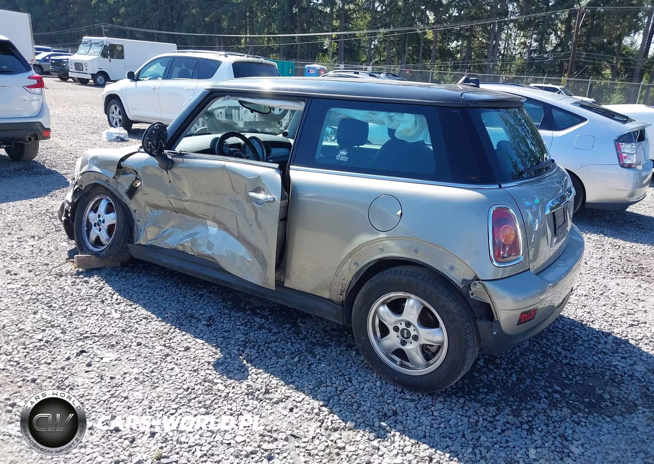 2008 Mini Cooper VIN:WMWMF33538TT67295 - 3