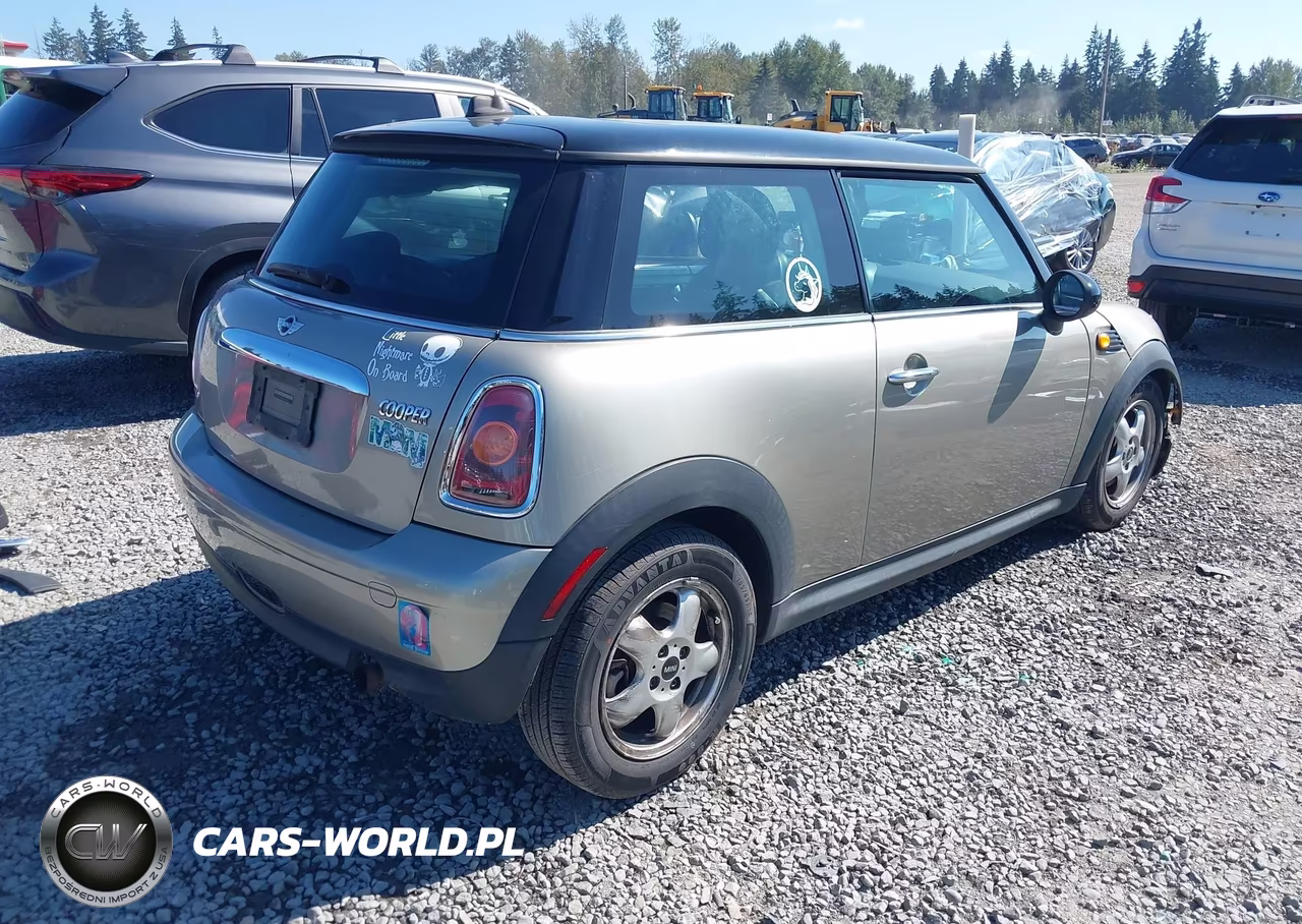 2008 Mini Cooper VIN:WMWMF33538TT67295 - 4