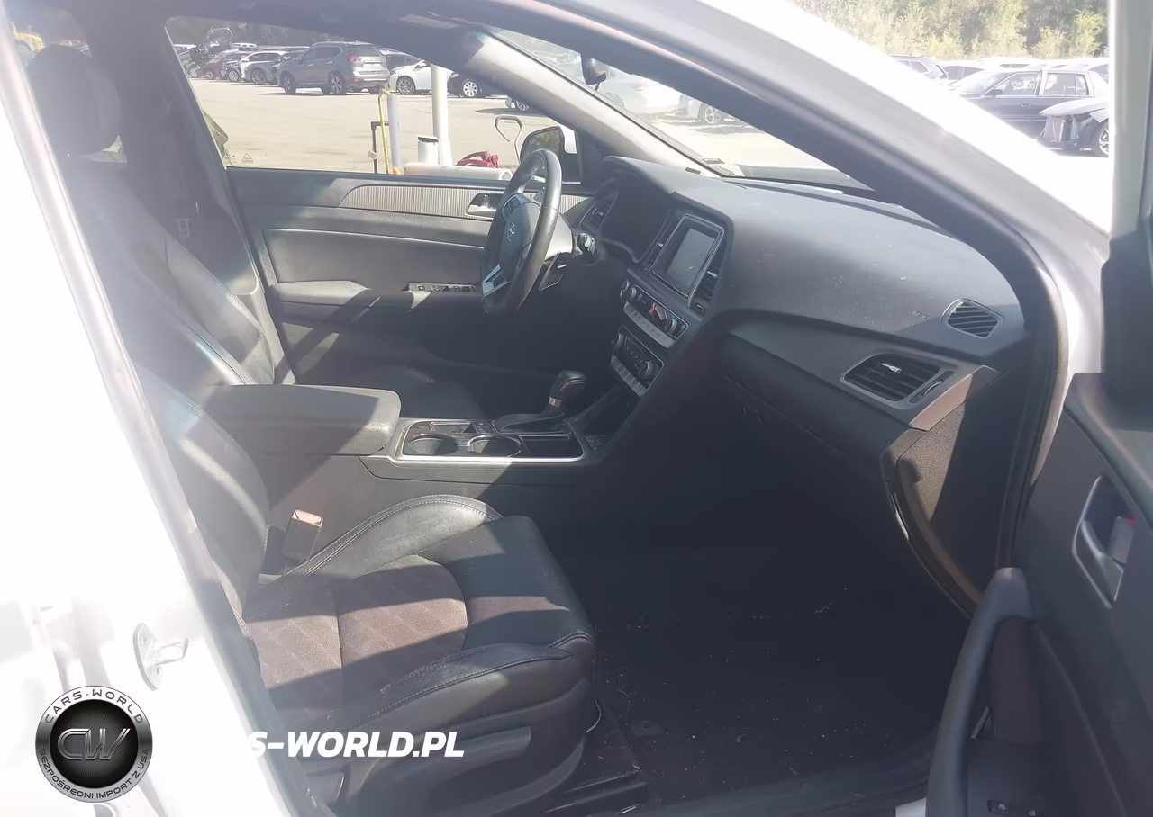 2018 Hyundai Sonata Sport VIN:5NPE34AF4JH684563 - 5