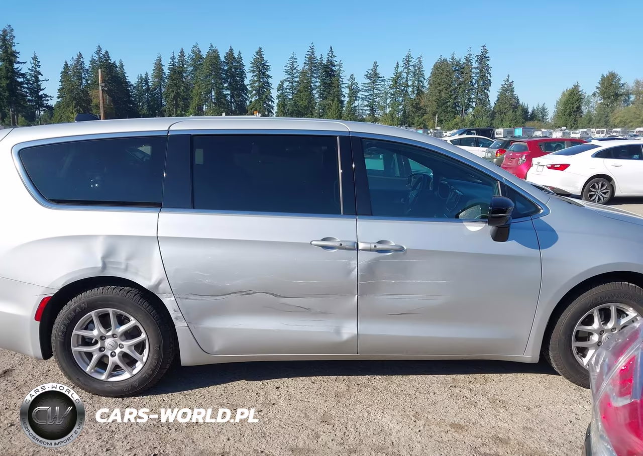 2026 Chrysler Pacifica Select VIN:2C4RC1BG2TR262725 - 13