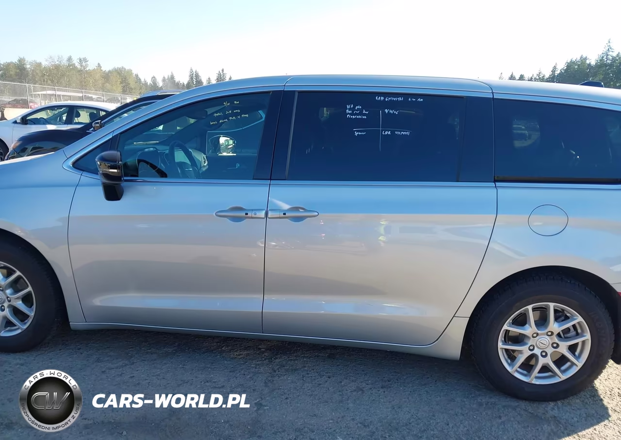 2026 Chrysler Pacifica Select VIN:2C4RC1BG2TR262725 - 14