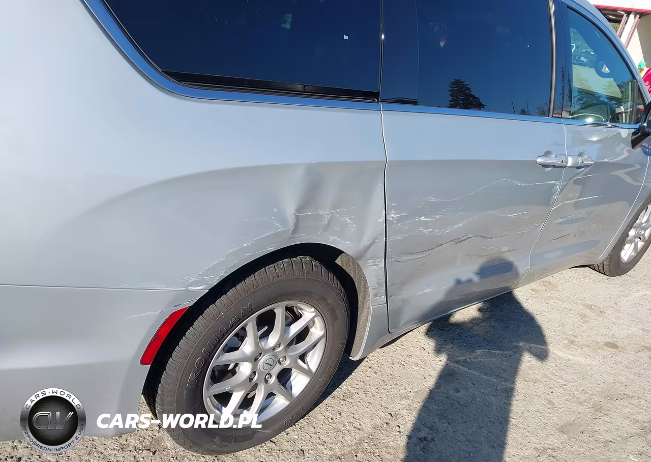 2026 Chrysler Pacifica Select VIN:2C4RC1BG2TR262725 - 17