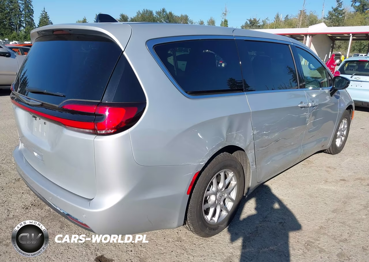 2026 Chrysler Pacifica Select VIN:2C4RC1BG2TR262725 - 4