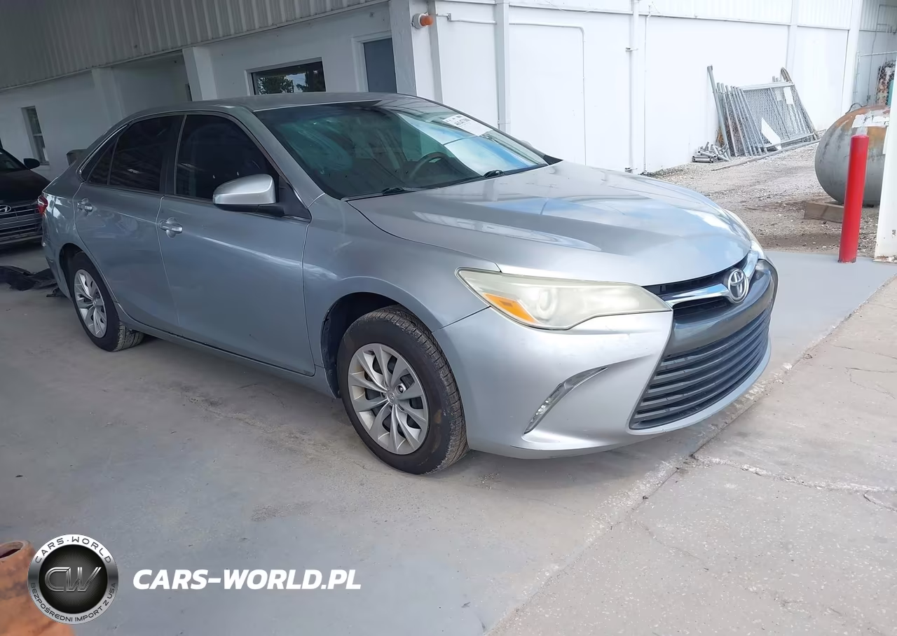 2015 Toyota Camry Le – zdjęcie 1 z 16