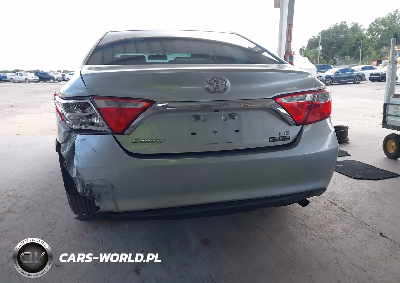 2015 Toyota Camry Le VIN:4T1BF1FK4FU476433 - 16
