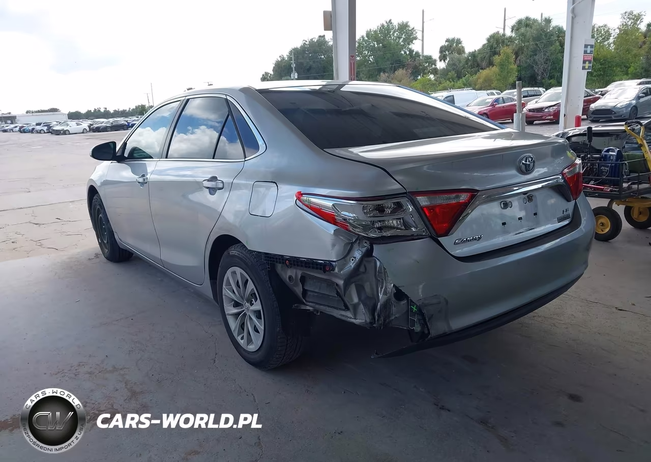 2015 Toyota Camry Le VIN:4T1BF1FK4FU476433 - 3