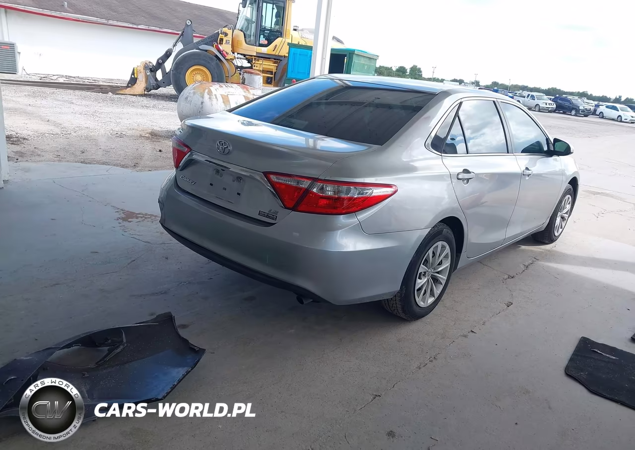 2015 Toyota Camry Le VIN:4T1BF1FK4FU476433 - 4