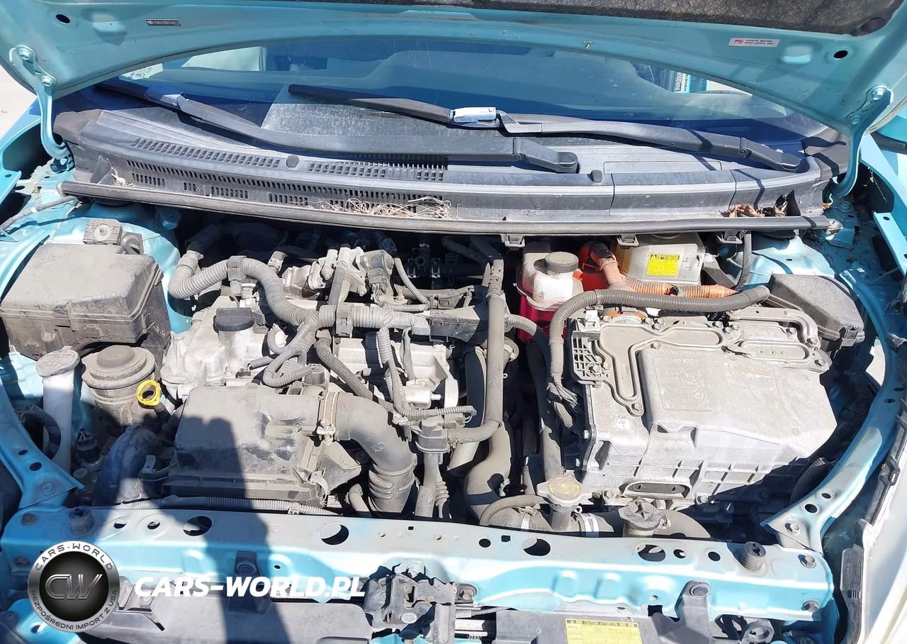 2013 Toyota Prius C Three VIN:JTDKDTB30D1046112 - 10