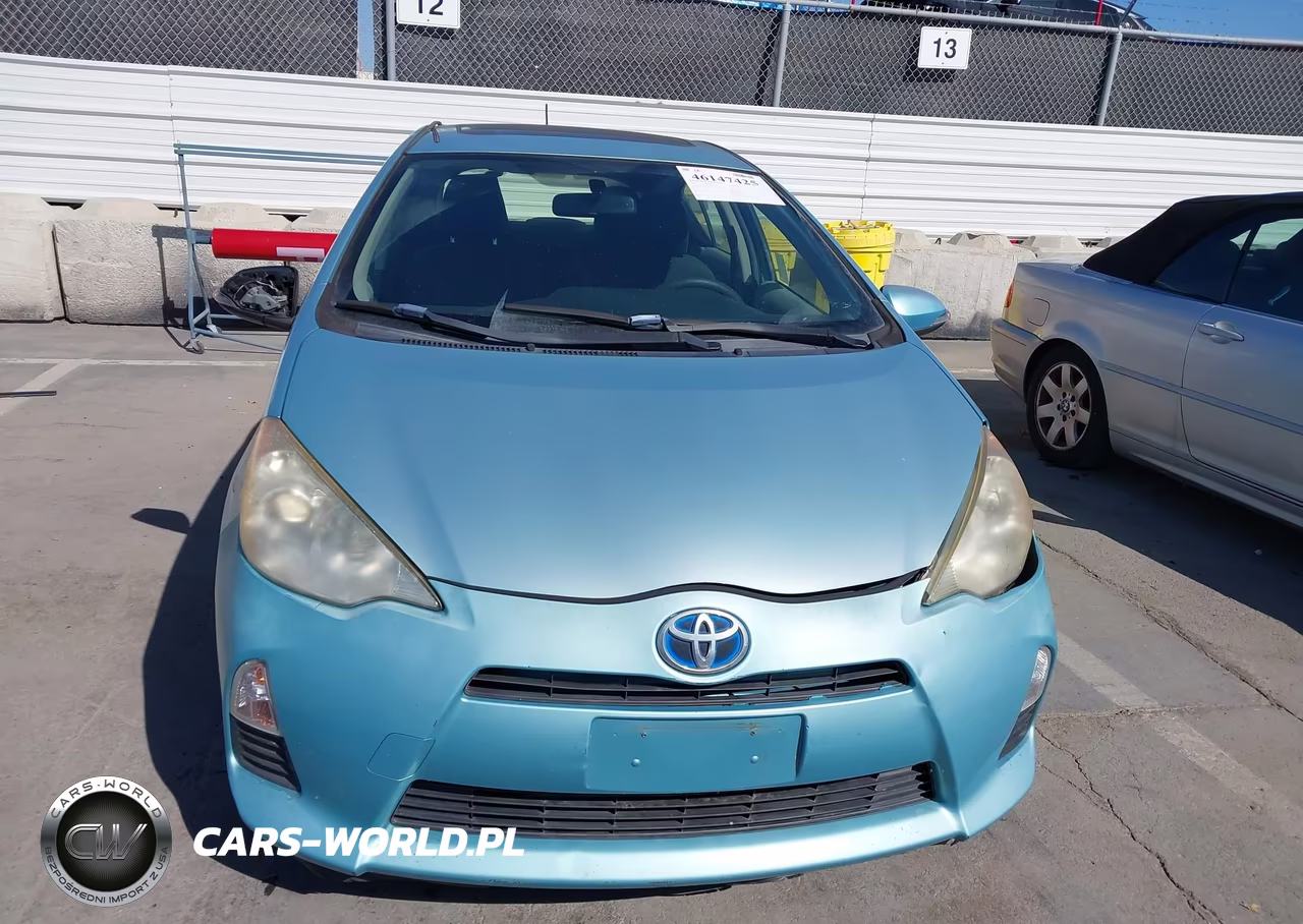 2013 Toyota Prius C Three VIN:JTDKDTB30D1046112 - 12