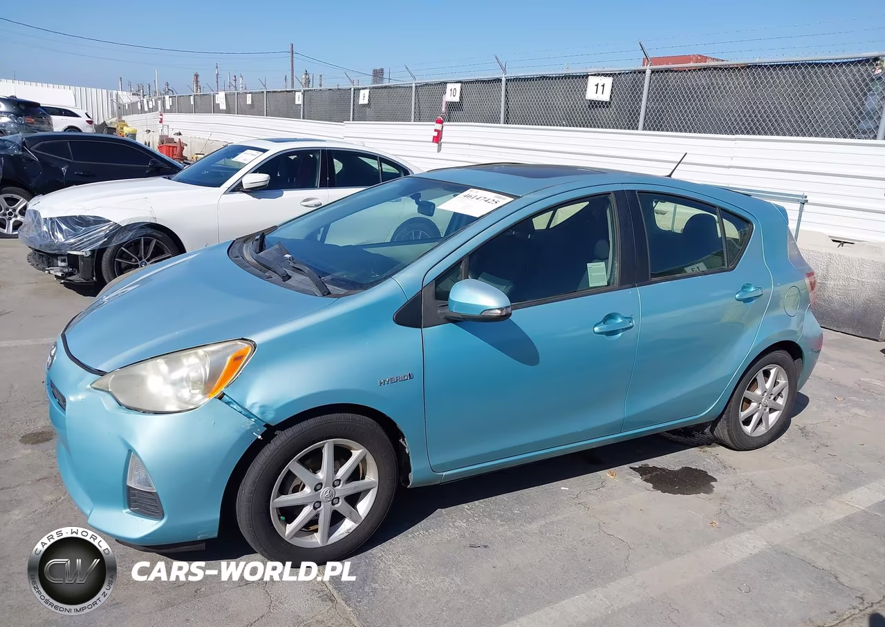 2013 Toyota Prius C Three VIN:JTDKDTB30D1046112 - 14
