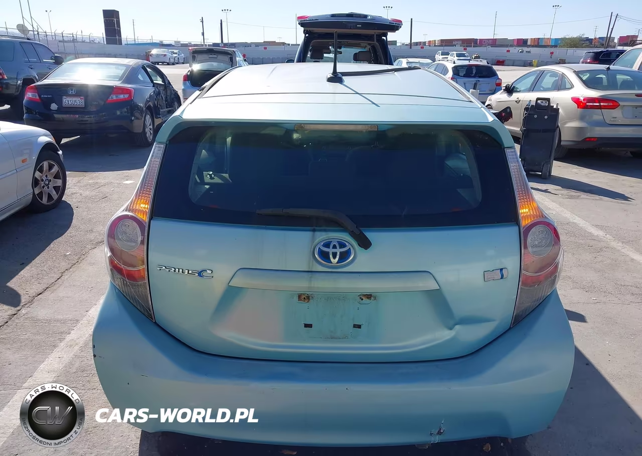 2013 Toyota Prius C Three VIN:JTDKDTB30D1046112 - 16