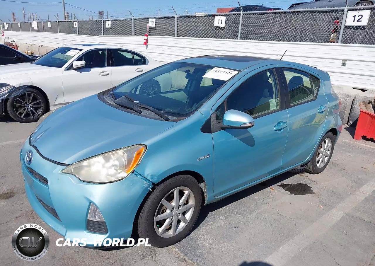 2013 Toyota Prius C Three VIN:JTDKDTB30D1046112 - 2