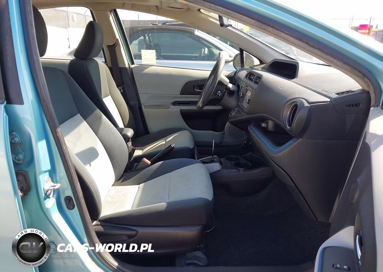 2013 Toyota Prius C Three VIN:JTDKDTB30D1046112 - 5