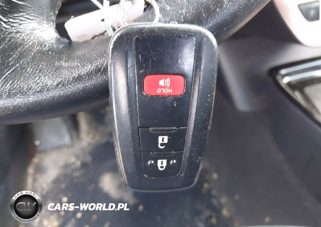 2018 Toyota Prius Three Touring VIN:JTDKARFU1J3058414 - 11