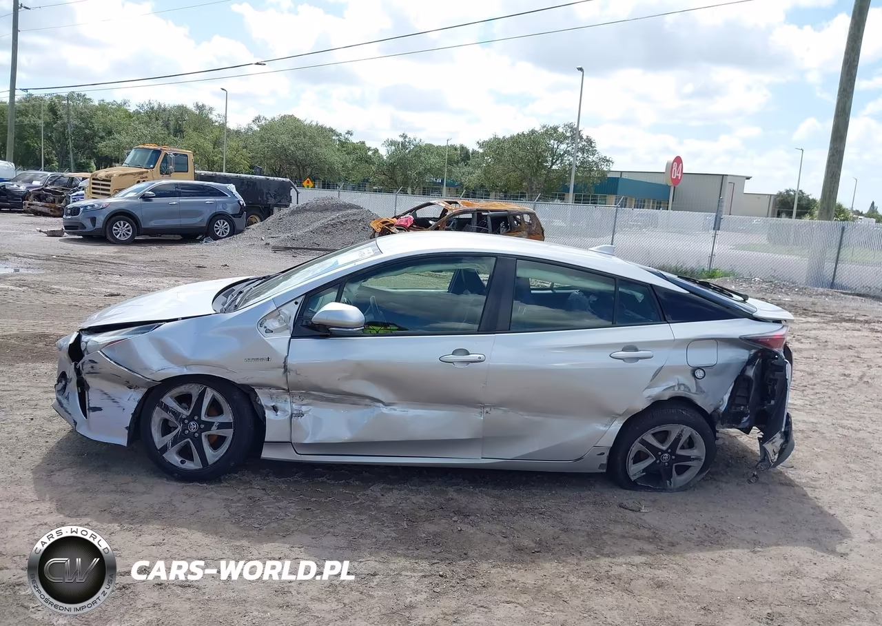 2018 Toyota Prius Three Touring VIN:JTDKARFU1J3058414 - 14