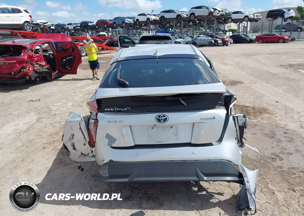 2018 Toyota Prius Three Touring VIN:JTDKARFU1J3058414 - 16