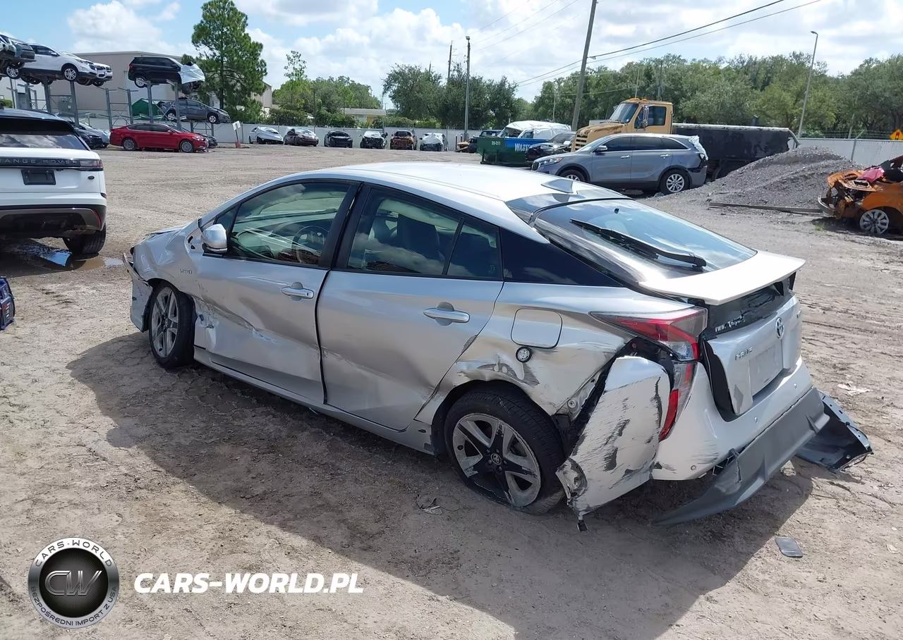 2018 Toyota Prius Three Touring VIN:JTDKARFU1J3058414 - 3