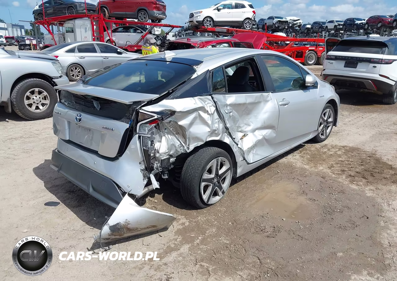 2018 Toyota Prius Three Touring VIN:JTDKARFU1J3058414 - 4